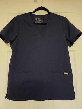 FIGS Women's Navy Casma V-Neck Scrub Top Small
